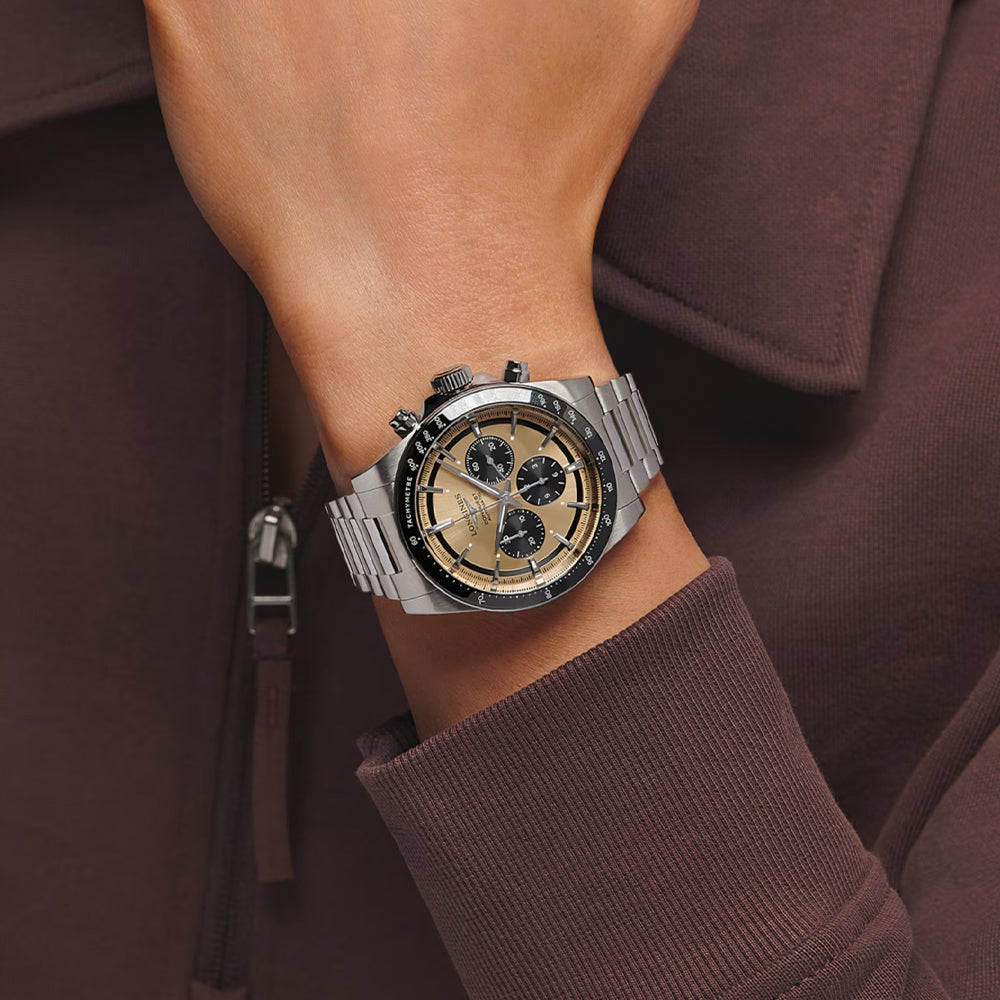 Conquest Automatic Chronograph 42mm - Gold on Bracelet