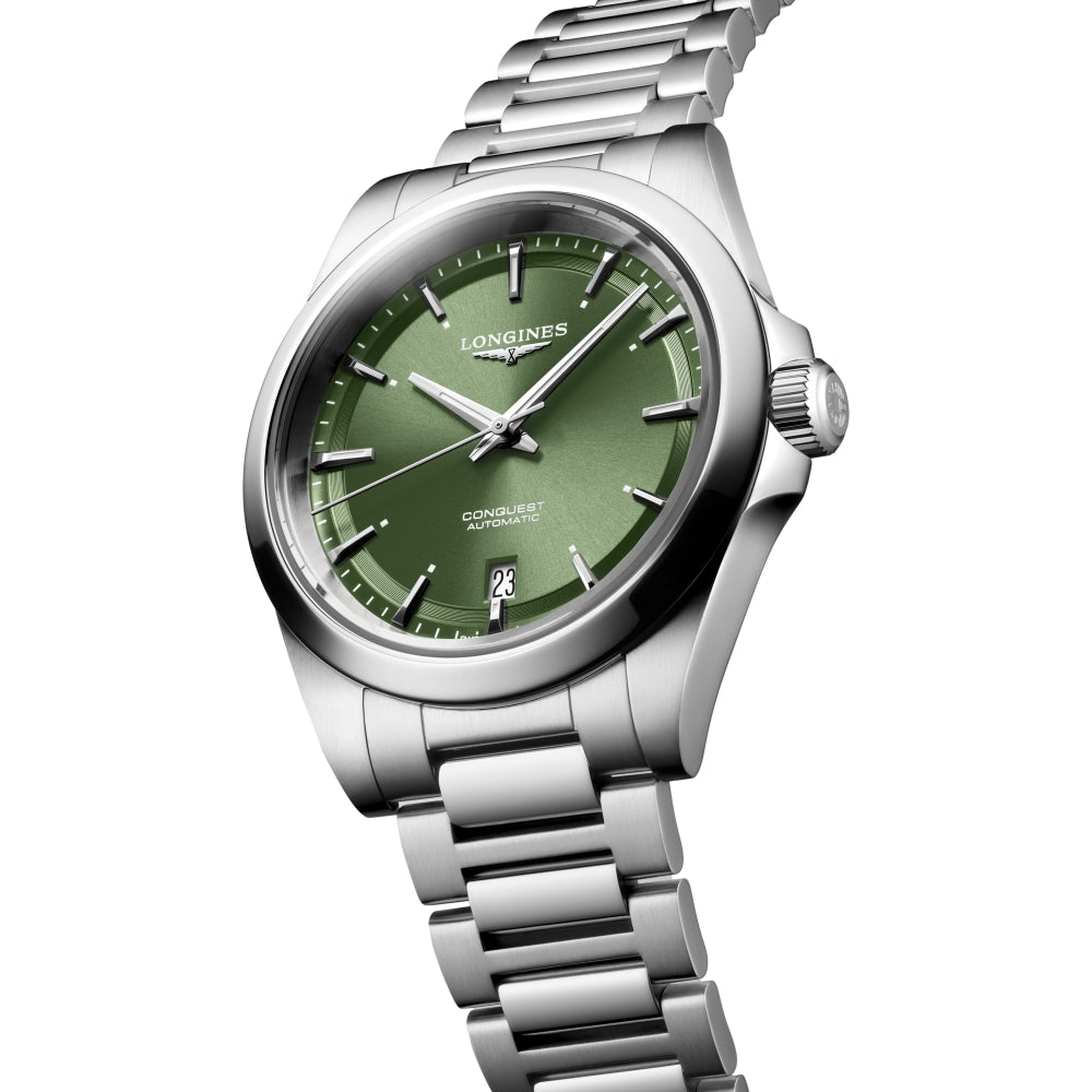 Conquest 38mm - Green on Bracelet