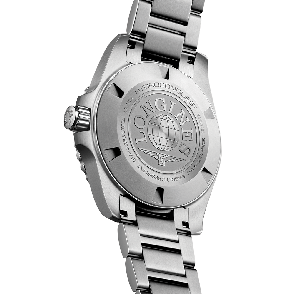 HydroConquest 39mm - Black on Bracelet