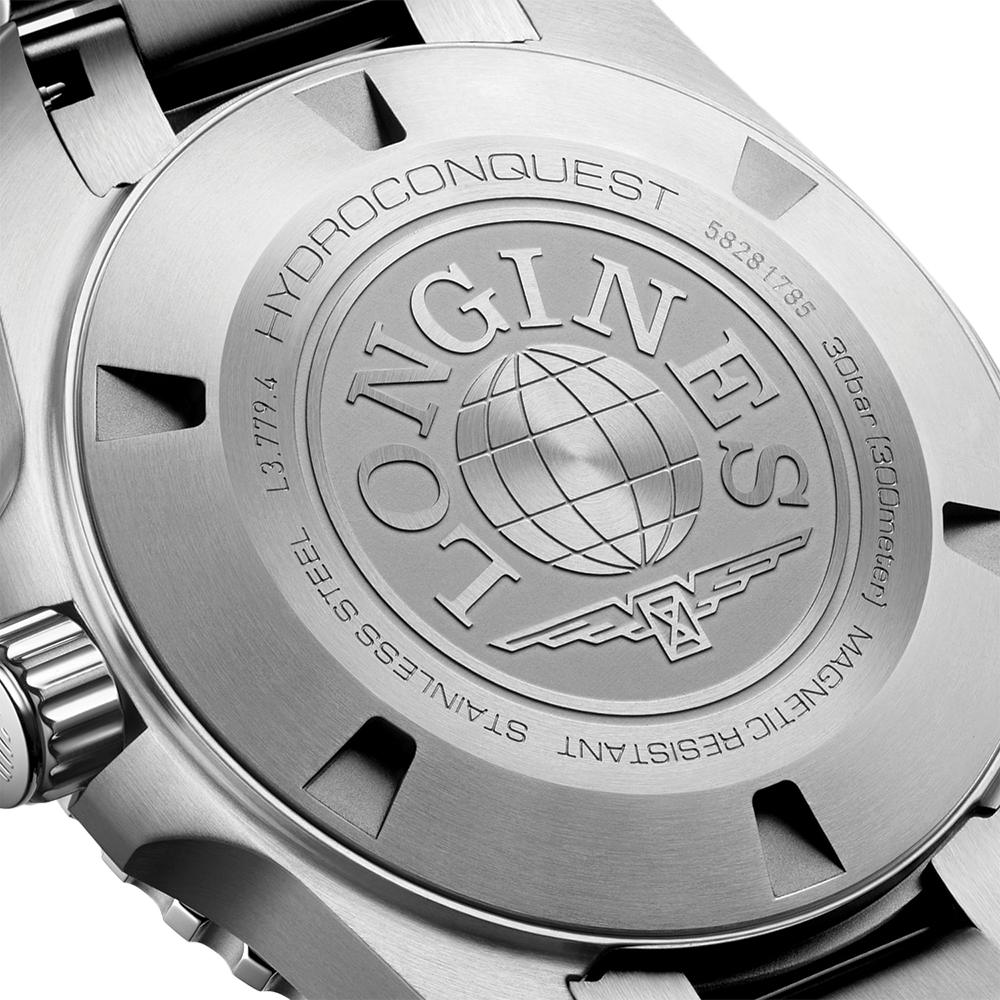 HydroConquest 39mm - Black on Bracelet
